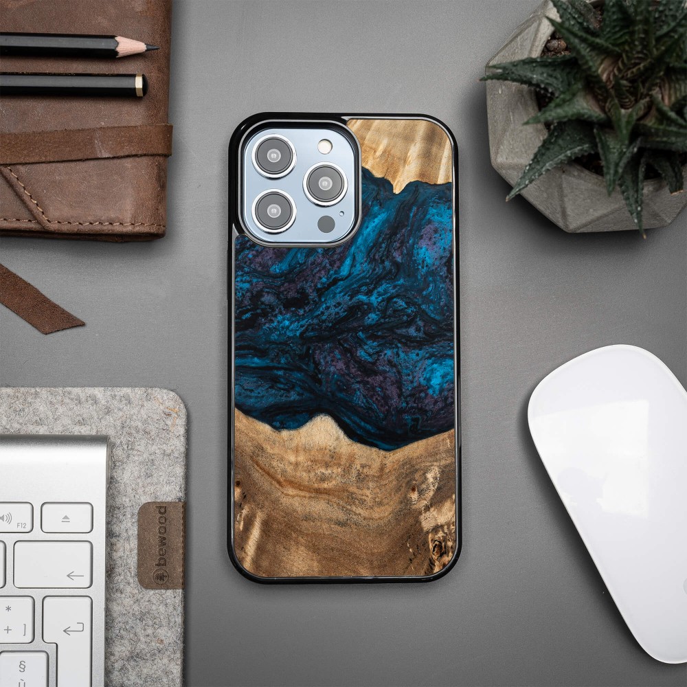 Bewood Resin Case - iPhone 14 Pro Max - Planets - Neptune