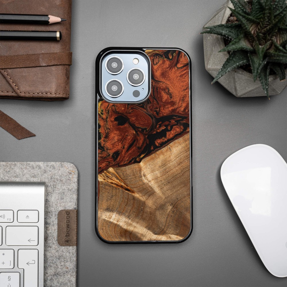 Etui Bewood Unique na iPhone 14 Pro Max - 4 Żywioły - Ogień