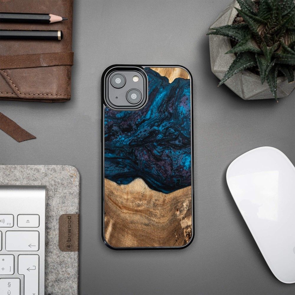 Bewood Resin Case - iPhone 14 - Planets - Neptune