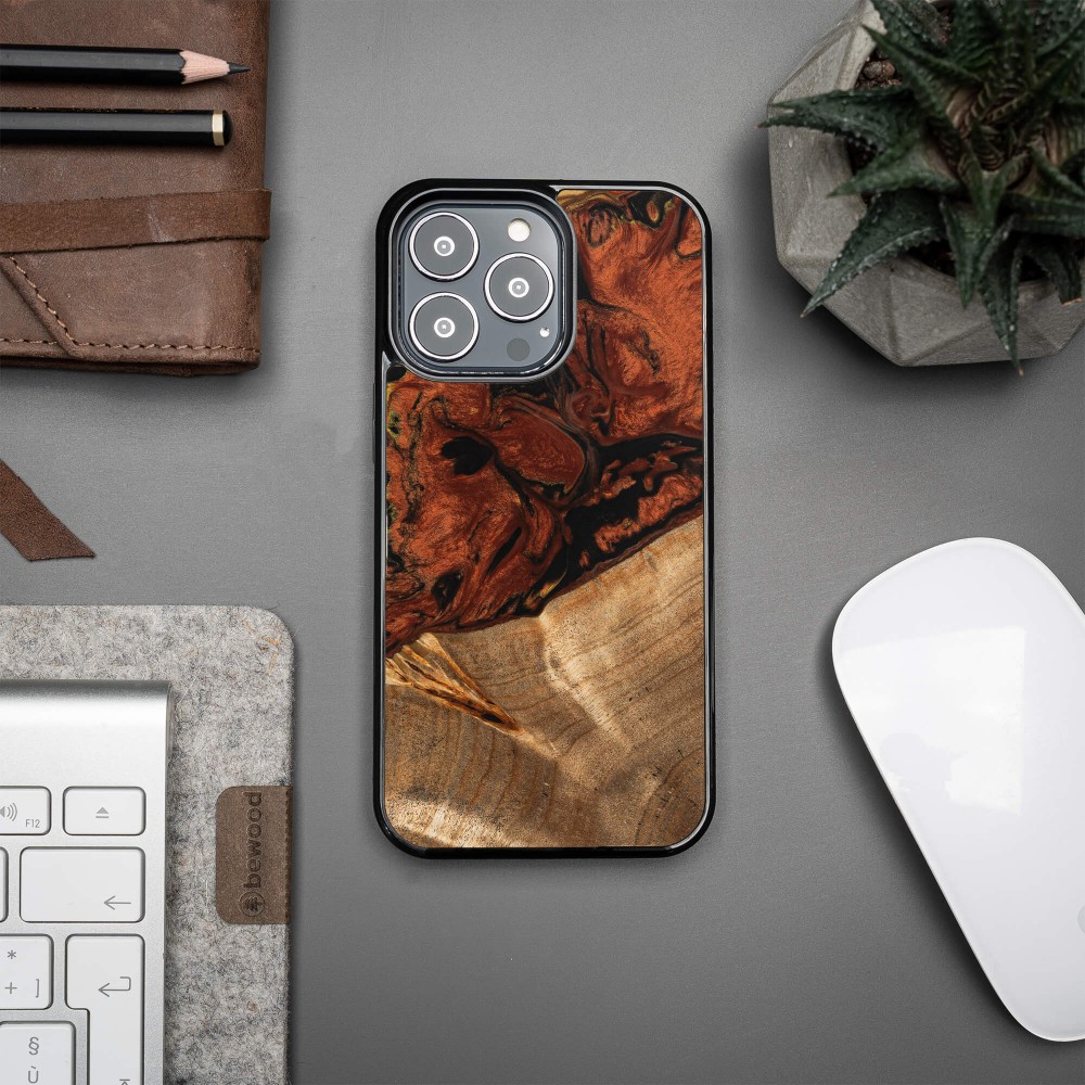 Etui Bewood Unique na iPhone 13 Pro - 4 Żywioły - Ogień