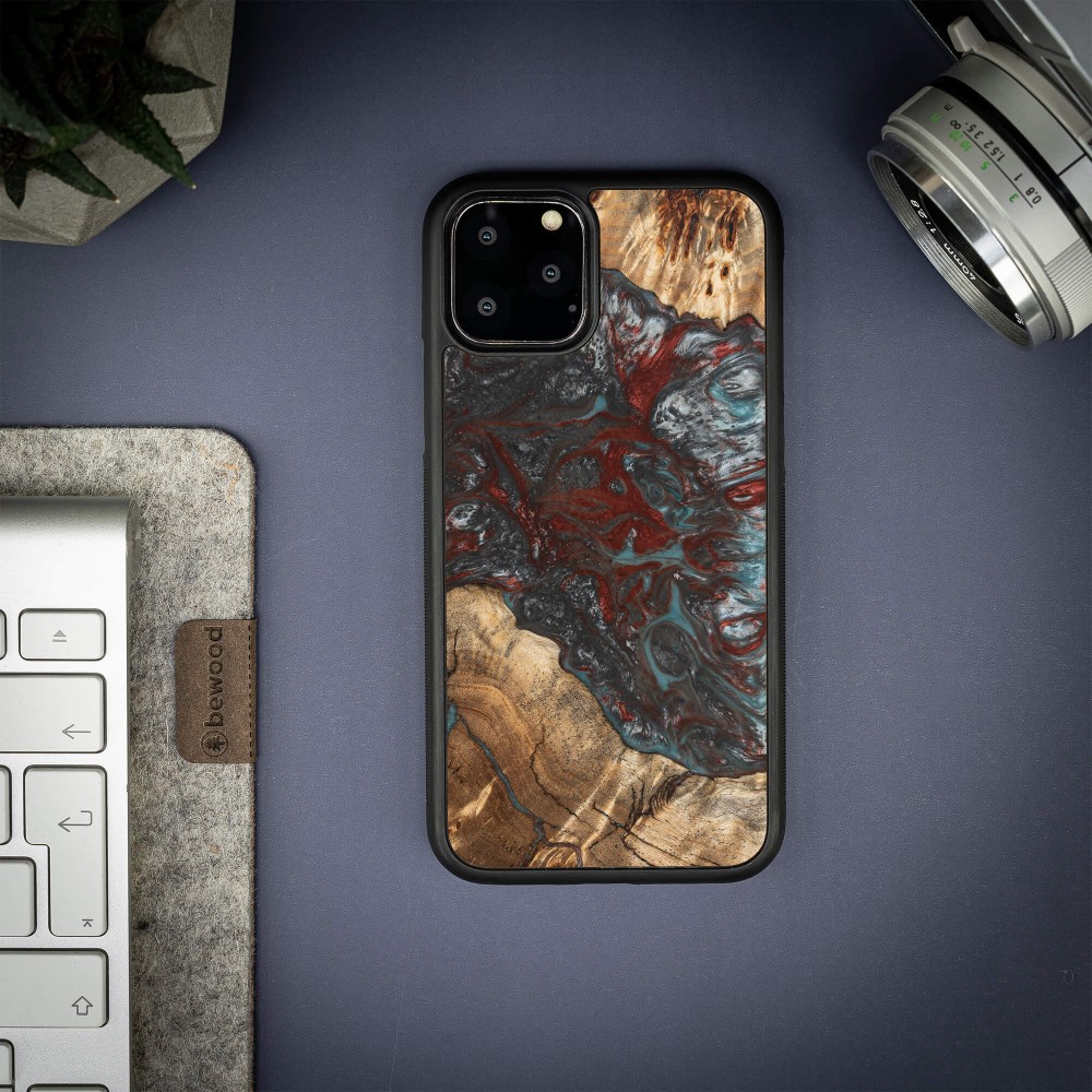 Bewood Resin Case - iPhone 11 Pro - Planets - Pluto