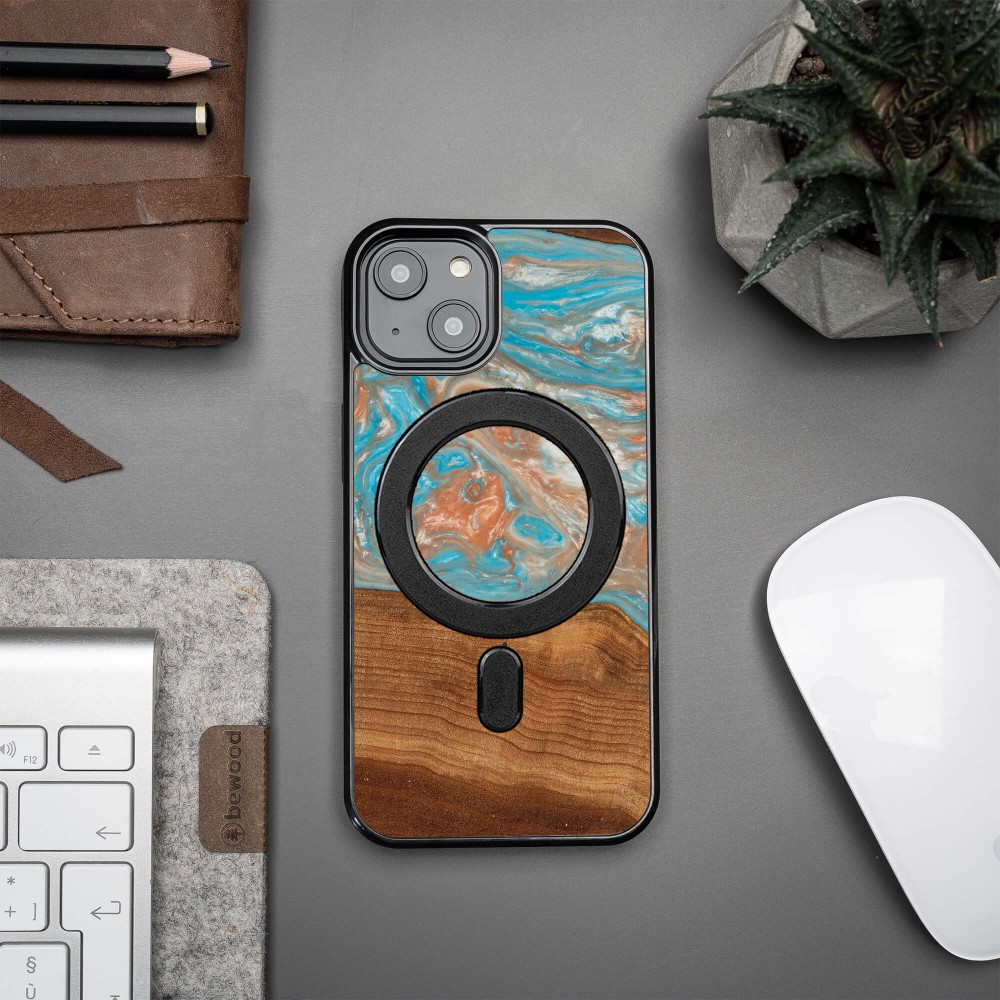 Etui Bewood Unique na iPhone 14 - Planets - Saturn z MagSafe