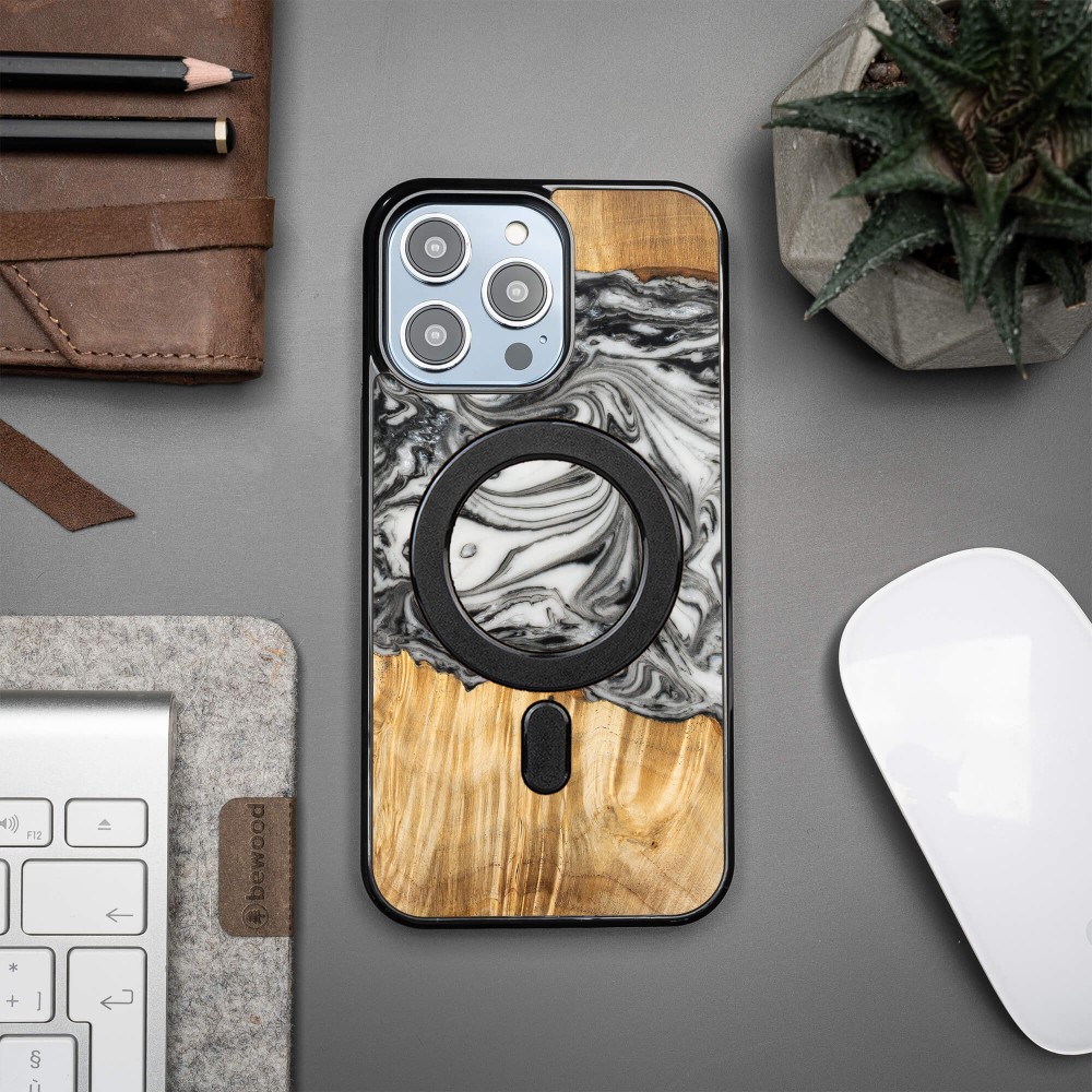 Etui Bewood Unique na iPhone 14 Pro Max - 4 Żywioły - Ziemia z MagSafe