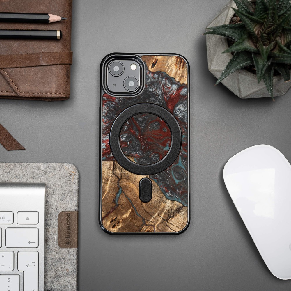 Bewood Resin Case - iPhone 13 - Planets - Pluto - MagSafe