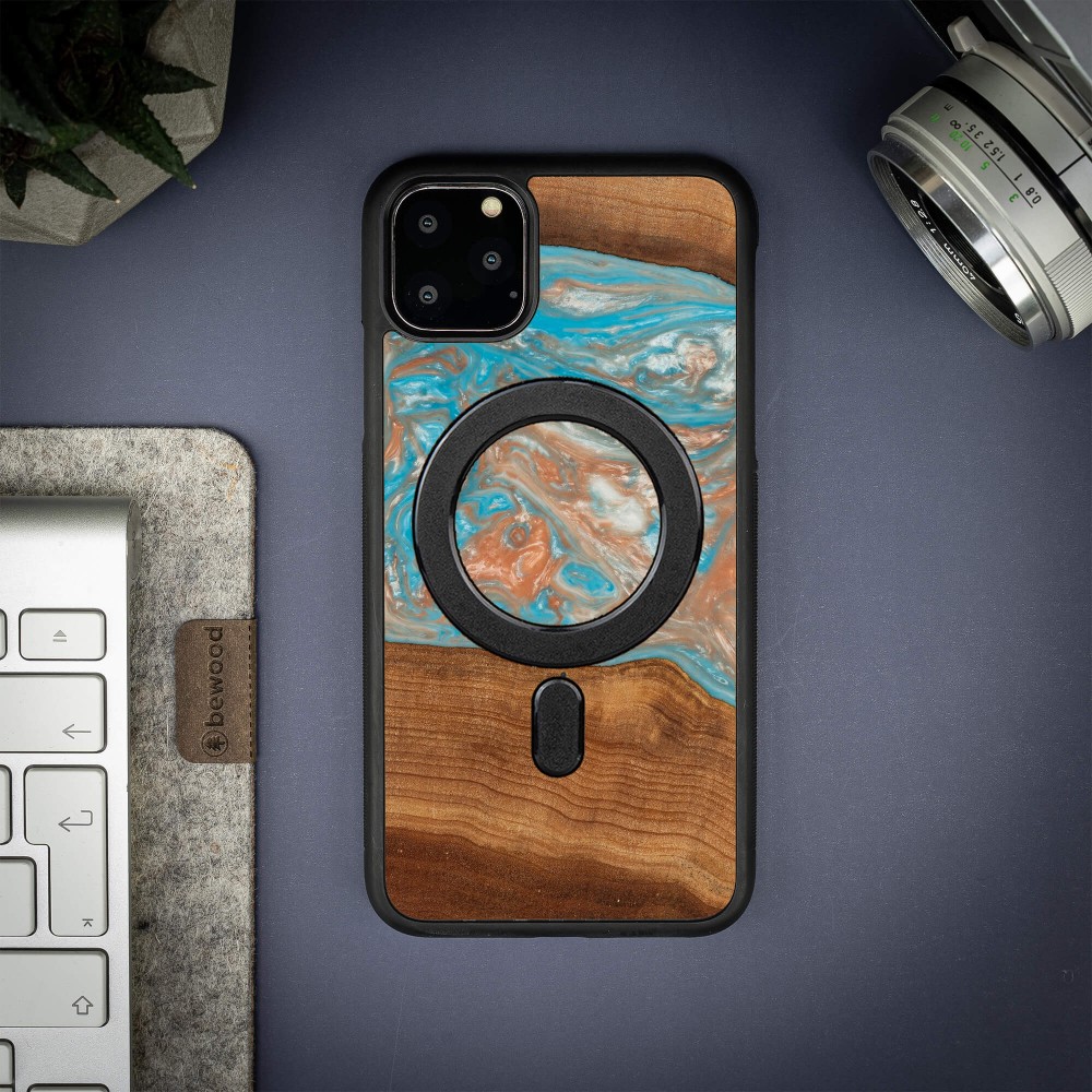 Etui Bewood Unique na iPhone 11 Pro Max - Planets - Saturn z MagSafe