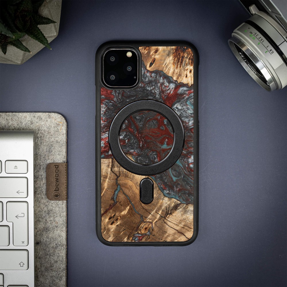 Bewood Resin Case - iPhone 11 Pro Max - Planets - Pluto - MagSafe
