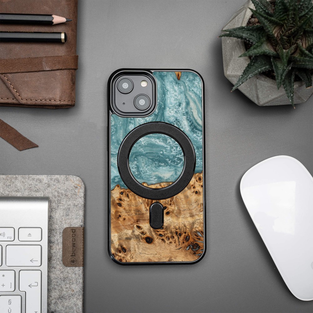 Bewood Resin Case - iPhone 15 - Planets - Uranus - MagSafe