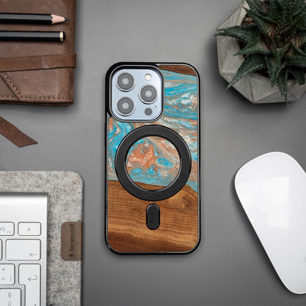 Etui Bewood Unique do iPhone 15 Pro - Planets - Saturn z MagSafe