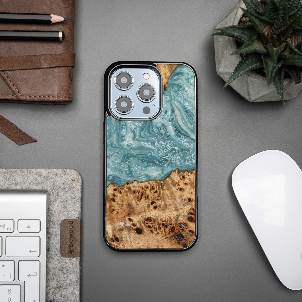 Etui Bewood Unique do iPhone 15 Pro - Planets - Uran