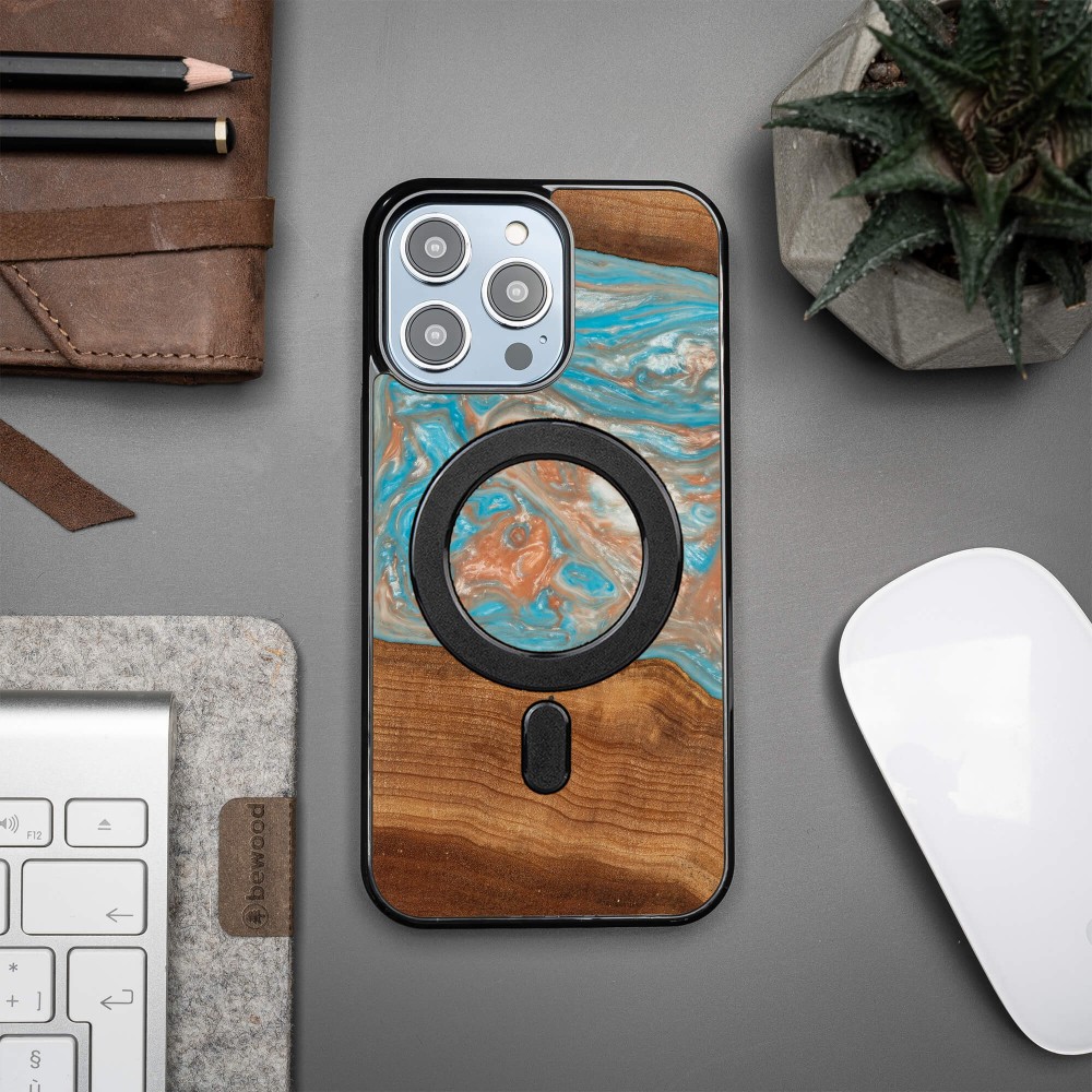 Etui Bewood Unique do iPhone 15 Pro Max - Planets - Saturn z MagSafe