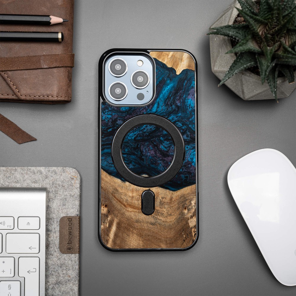 Bewood Resin Case - iPhone 15 Pro Max - Planets - Neptune - MagSafe