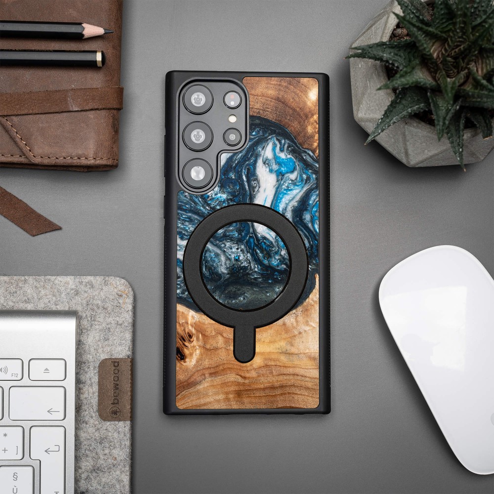 Etui Bewood Unique na Samsung Galaxy S23 Ultra - Planets - Ziemia z MagSafe