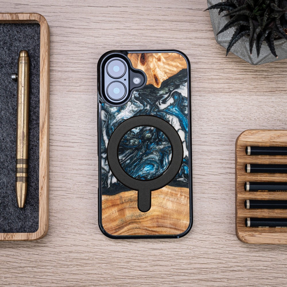 Bewood Resin Case for Apple iPhone 16 - Planets - Earth with MagSafe