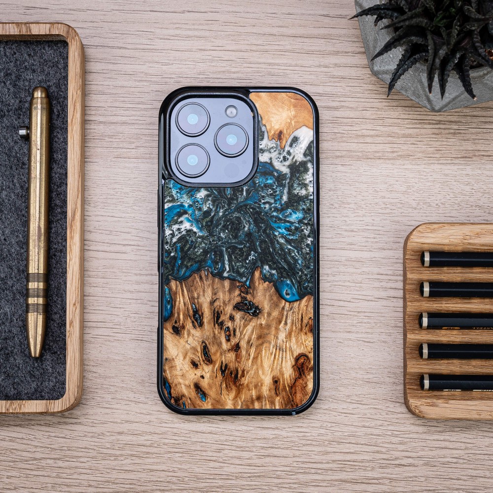 Bewood Resin Case for Apple iPhone 16 Pro - Planets - Earth