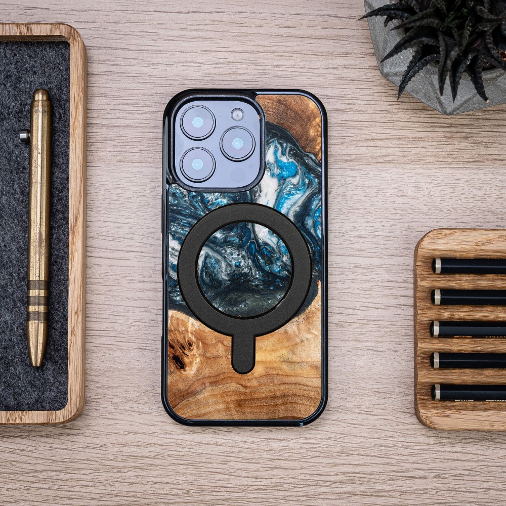 Bewood Resin Case for Apple iPhone 16 Pro - Planets - Earth with MagSafe