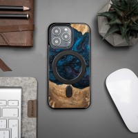 Etui Bewood Unique na iPhone 13 Pro - Planets - Neptun z MagSafe