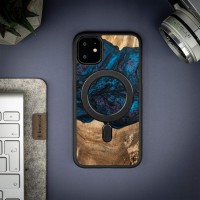 Etui Bewood Unique na iPhone 11 - Planets - Neptun z MagSafe