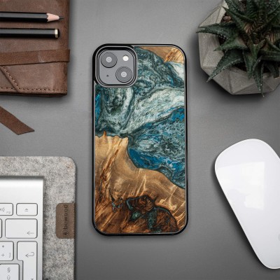 Bewood Resin Case  iPhone 14 Plus  Planets  Earth