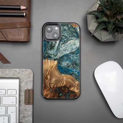 Bewood Resin Case  iPhone 13  Planets  Earth