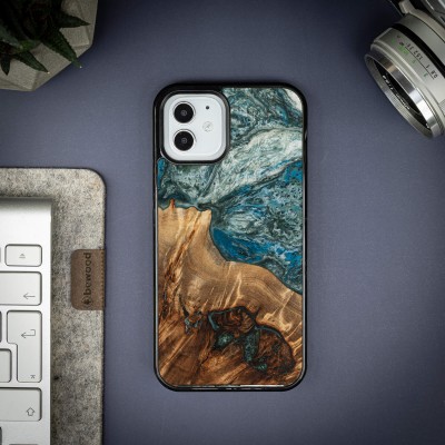 Bewood Resin Case  iPhone 12 / 12 Pro  Planets  Earth