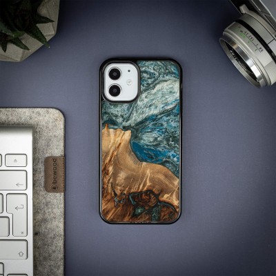 Bewood Resin Case  iPhone 12 Mini  Planets  Earth