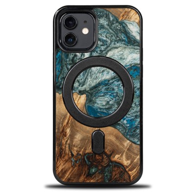 Bewood Resin Case  iPhone 12 / 12 Pro  Planets  Earth  MagSafe