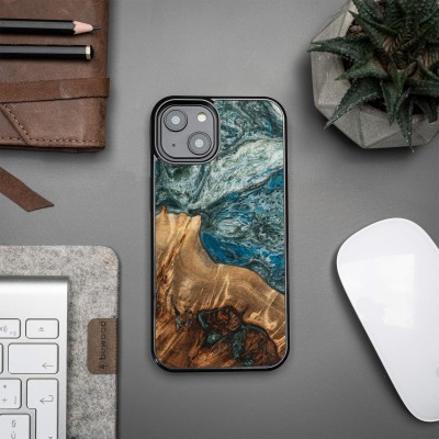 Bewood Resin Case  iPhone 15  Planets  Earth
