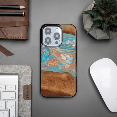 Bewood Resin Case  iPhone 15 Pro  Planets  Saturn